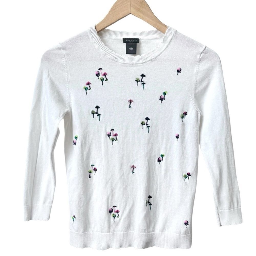 Ann Taylor Factory Embroidered Floral Scalloped Detail Crewneck Sweater. Small.